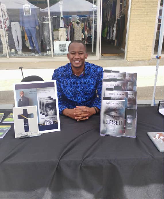 Overton Duncan at a Release It book signing table