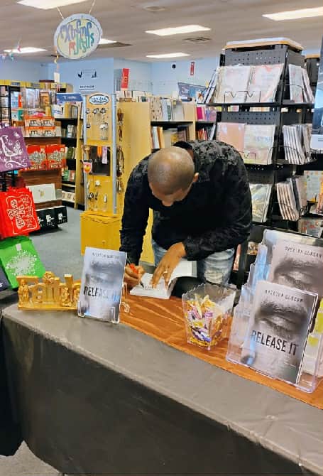 Overton Duncan signing a copy of Release It
